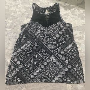 Iz Byer tank top black and white print sleeveless top with lace yoke size S EUC